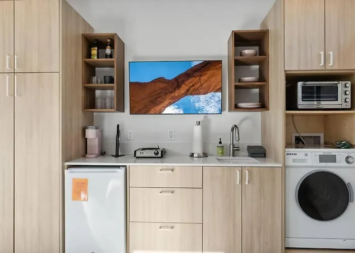 Unique Design 2-bedroom - 80 Walkscore! Phoenix