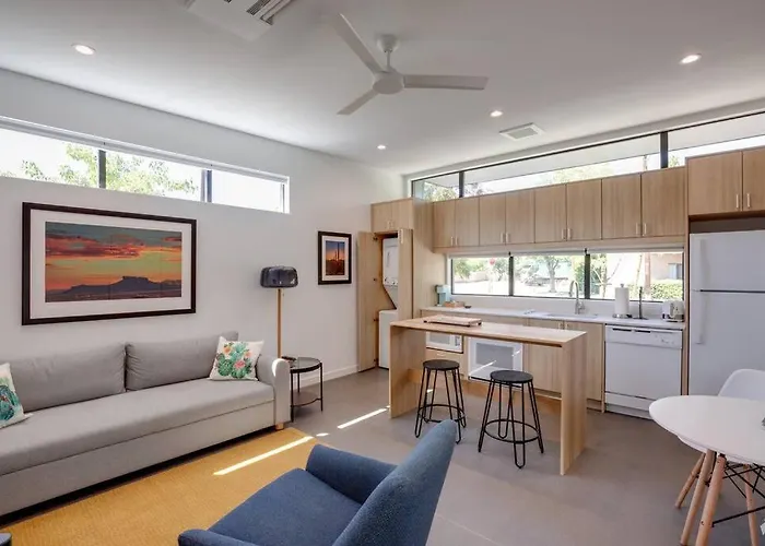 Apartment Unique Design 2-bedroom - 80 Walkscore! *