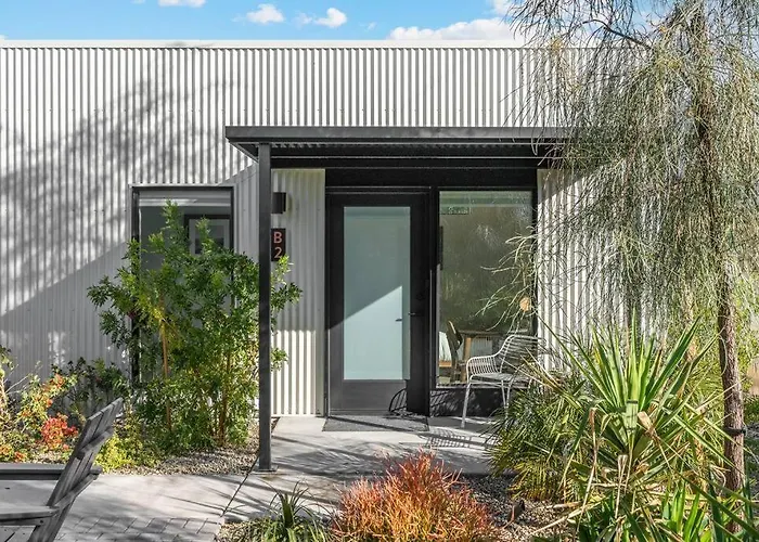 Unique Design 2-bedroom - 80 Walkscore! *
