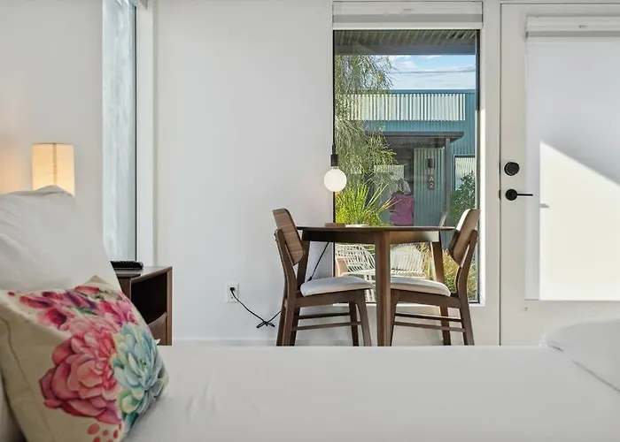 Unique Design 2-bedroom - 80 Walkscore! Phoenix