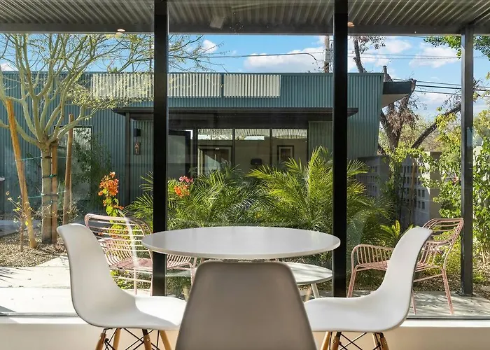Unique Design 2-bedroom - 80 Walkscore! Apartment Phoenix